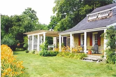 Image de Charmante maison historique sur Sterling Harbour, vue sur l'eau, à pied du village