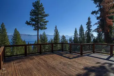 Image de Emplacement De. . . avec vue panoramique sur le lac Tahoe! ! !