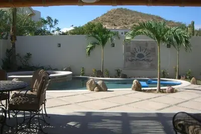 Image de 5 Br Villa - Private Pool / Spa, Living intérieur / extérieur