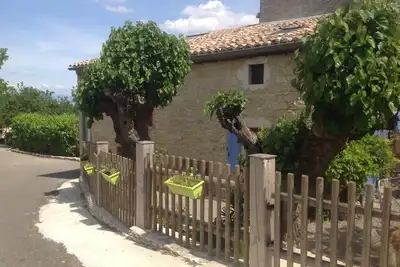 Image de Petite maison en pierres, free wifi