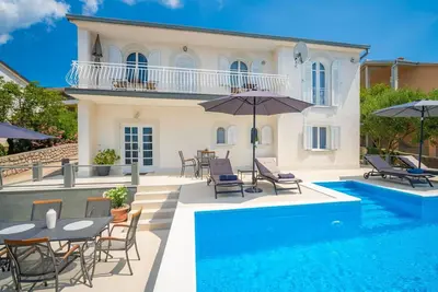 Image de Belle maison de vacances privée avec climatisation, piscine privée, Wifi, Tv, terrasse et parking