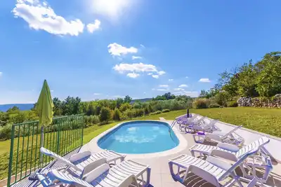 Image de Villa romantique avec piscine et vues spectaculaires