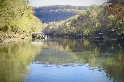 Image de Petite Retraite De La RIVIÈRE Rouge; Quai De Bateau PRIVÉ sur 2. 5 Acres-Wildflower / Heber Spring