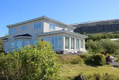 Image de Canadien spacieux. Panorama incroyable sur Akureyri