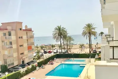 Image de Girolamar Front Line Beach Apartment. Emplacement fantastique. Belles vues