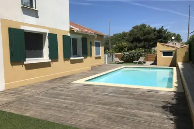 Image de Maison calme, terrasse ombragée, piscine, chambres climatisées, à 200m du centre