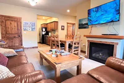 Image de 3 Bed / 2 Bath Condo (salles de bains conformes Ada) pour 8 personnes