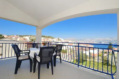 Image de Bluehouse 3 appartement pour 2 + 2 personnes avec vue sur la mer, à 250m d'une plage de galets