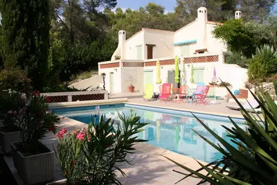 Image de Villa provençale avec piscine de belles dimensions. . . au calme
