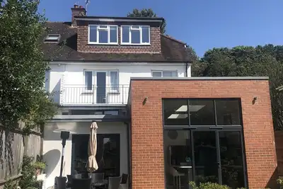 Image de Superbe maison familiale de 5 chambres, à 10 minutes de Brighton, grand jardin et parking