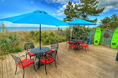 Image de Beach House La vraie chose! Direct Beachfront!