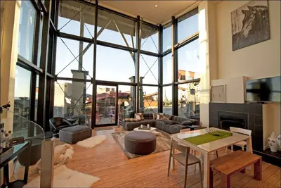Image de The Edge Chalet # 9 - Big White - Winter Wonderland and Summer Fun - Chambre pour 18