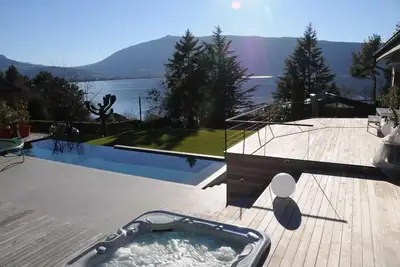 Image de Magnifique villa vue lac, piscine chauffée, spa, 8 personnes, 3mn à pied du lac