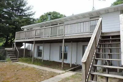 Image de Notre Cottage offre une vue spectaculaire sur le lac Hamlin avec 150 pieds de lac