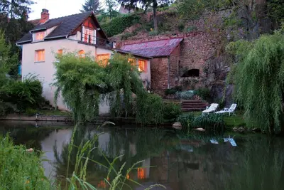 Image de Cozy Riverfront House avec vue dans la charmante ville médiévale - Réductions disponibles