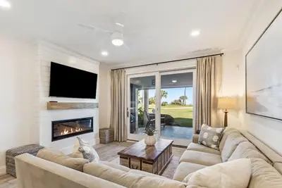 Image de Villa luxueuse au rez-de-chaussée avec vue sur la mer et dunes de la mer - entièrement rénovée