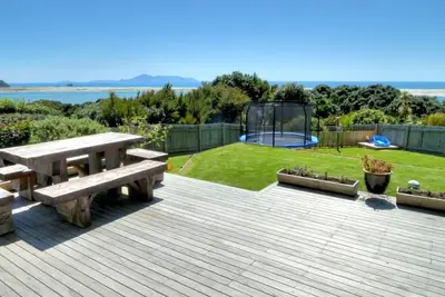 Image de Grande maison familiale et conviviale au sommet d'une falaise