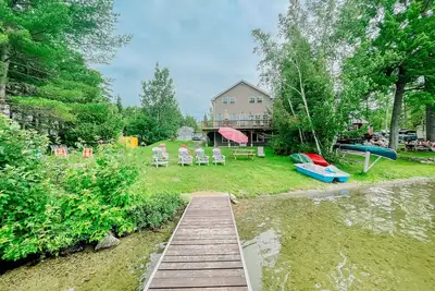 Image de Maison moderne spacieuse sur l'étang vierge de Beech Hill!