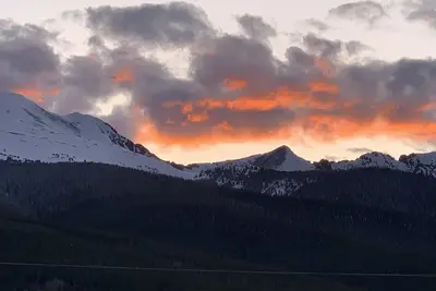 Image de Près de la ville et du ski / Randonnée pédestre, vue imprenable, bain à remous privé