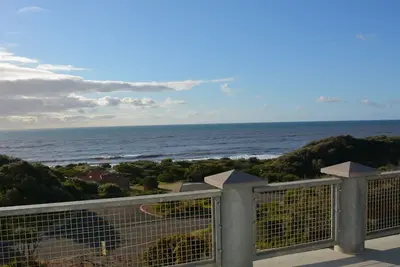 Image de Reste la plage Maison de la loi