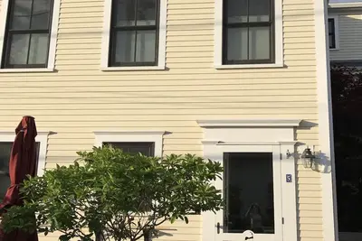Image de Beautiful 3br 3. 5 Bath Maison de ville avec vue sur l'eau, 0. 1mi de la plage, patio