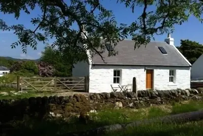 Image de Cottage traditionnel dans un bel endroit paisible à proximité de la mer