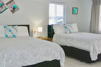 Image de Grande chambre familiale à côté de la plage!