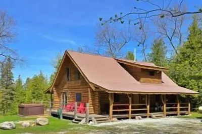 Image de Fairview Cove Log Home - 1 double et 2 kayaks simples pour explorer les eaux!