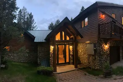 Image de Cabine front de mer de luxe sur le réservoir Island Park avec baie privée et quai