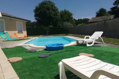 Image de Maison avec jardin clos et piscine, parking, près de l'océan, Wifi gratuit