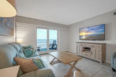 Image de Charme et confort! Condo Direct Oceanfront sur No Drive Beach
