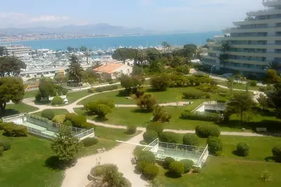 Image de 2 P à Marina Baie Des Anges, magnifique vue mer et accés direct à la plage