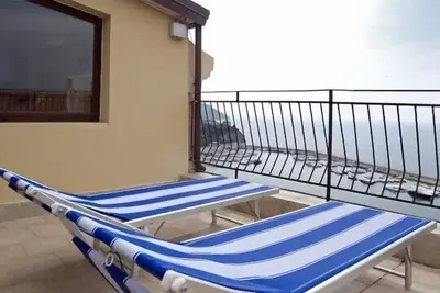 Image de Terrasse privée sur la mer dans la ville historique: quelle vue de Capri et Amalfi! ! !