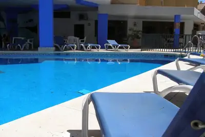 Image de Torremolinos, La Carihuela, charmant appartement, à 50 mètres de la plage, Wifi,