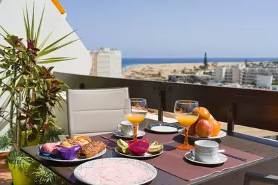Image de Penthouse avec vue panoramique avec balcon de 20m2 à côté de la plage