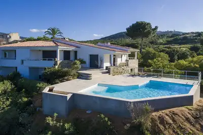 Image de Villa Rive sud, piscine, proche plage, vue golf d'Ajaccio et iles sanguinaires