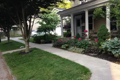 Image de Maison charmante et éblouissante avec le meilleur emplacement à Saratoga Springs!