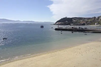 Image de 1ère ligne de plage à Raxó à 5 minutes de Sanxenxo