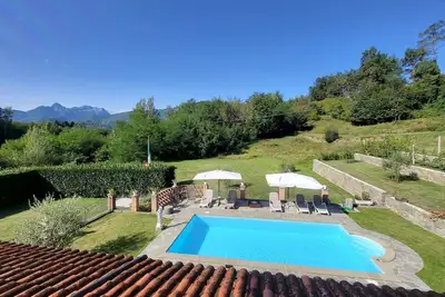 Image de Piscine privée, Wifi, à pied au restaurant. Recharge pour voitures électriques