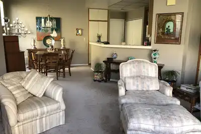 Image de Les lacs à Canyon Lakes, communauté fermée, 2 chambres, 2 salles de bains condo.