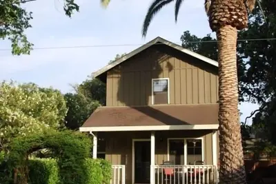 Image de Ferme de charme dans la vieille ville historique de Yountville - Allez dans les restaurants, boutiques