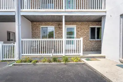 Image de Nouveau remodelé! »Très calme, spacieux, 2 chambres, vient dans la zone, 2 bains complets! !
