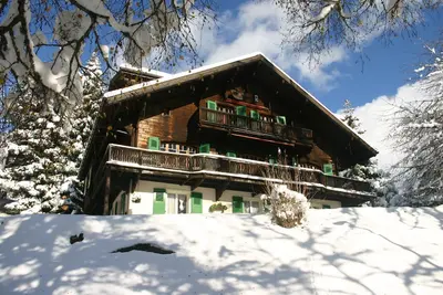 Chesieres: Ancien typique chalet suisse