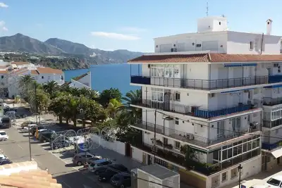 Image de Possibly The Best Location In Nerja - Perfect Winter Let-pool- wifi- beach below