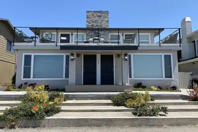 Image de Beach House surplombant le parc d'État Seacliff et la plage de Rio Del Mar, Aptos