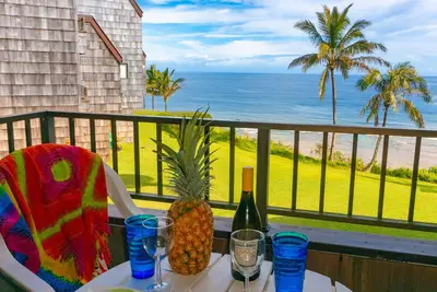 Image de Face à l'océan et au dernier étage, joli intérieur, avec équipement de plage! View et la vie privée!