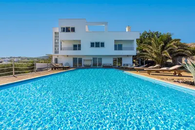 Image de Villa de luxe 5 * \/ grande piscine \/ court de tennis \/ vue imprenable sur la mer \/ concierge