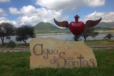 Image de Agua de Santos, une belle maison sur les rives du barrage de Santa Catarina