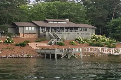 Image de Maison rénovée, dans une crique isolée, avec de l'eau profonde toute l'année.