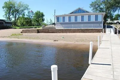 Image de Beach House # 1 avec une plage privée sur le Saint Croix River